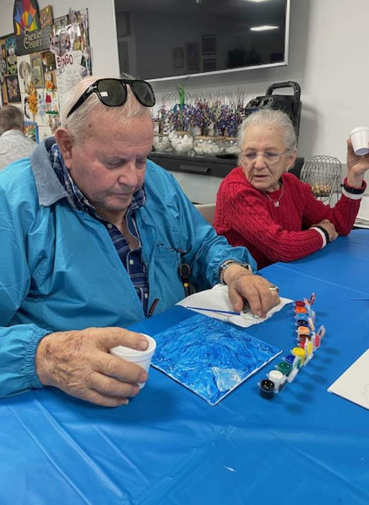 Sesión de manualidades para personas mayores South Miami